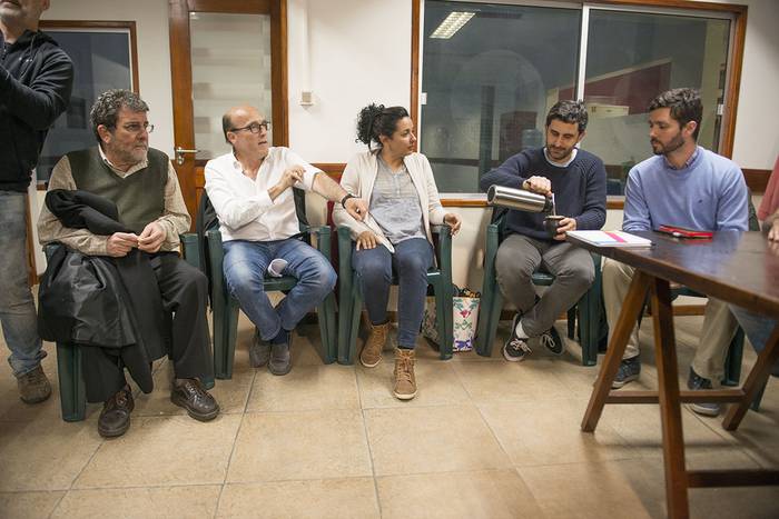 Eduardo Fernández, Daniel Martínez, Patricia González, Daniel Caggiani y Santiago Brum, ayer, en la sede del MPP. · Foto: Santiago Mazzarovich