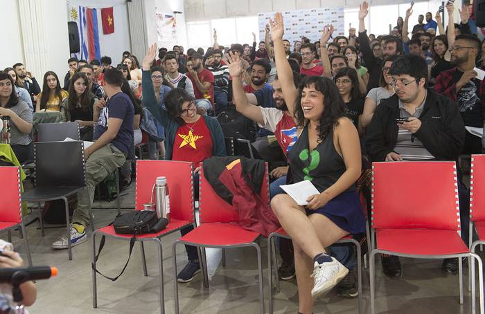 Congreso de la Unión de Juventudes Comunistas, ayer, en la Huella de Seregni. · Foto: Andrés Cuenca