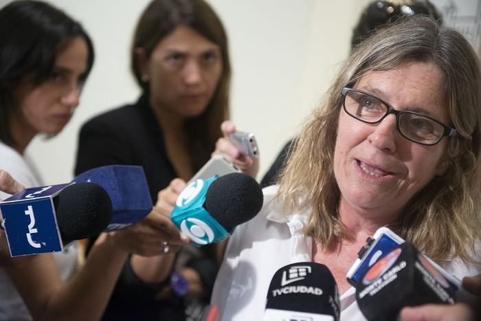 Silvana Pissano durante la conferencia de prensa, ayer, en la Intendencia de Montevideo.

 · Foto: Santiago Mazzarovich