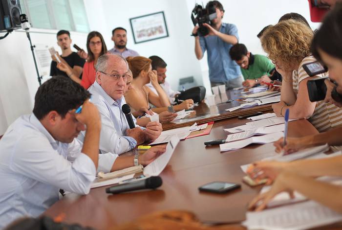 Ernesto Murro durante el encuentro con la prensa, ayer, en el Ministerio de Trabajo y Seguridad Social.  · Foto: Pablo Vignali