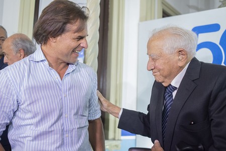 Luis Lacalle Pou y Carlos Julio Pereira, ayer, en la Casa de los Lamas. · Foto: Ricardo Antúnez Luis Lacalle Pou y Carlos Julio Pereira, ayer, en la Casa de los Lamas. · Foto: Ricardo Antúnez