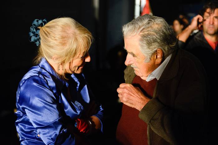 Carolina Cosse y José Mujica durante el acto por el 30 aniversario del MPP, el sábado,en el Parque Capurro.  · Foto: Santiago Mazzarovich, adhocfotos