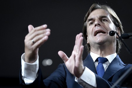 Luis Lacalle Pou durante el acto de presentación de su programa de gobierno en Pocitos (archivo, abril 2019). · Foto: Javier Calvelo, adhocFOTOS Luis Lacalle Pou durante el acto de presentación de su programa de gobierno en Pocitos (archivo, abril 2019). · Foto: Javier Calvelo, adhocFOTOS