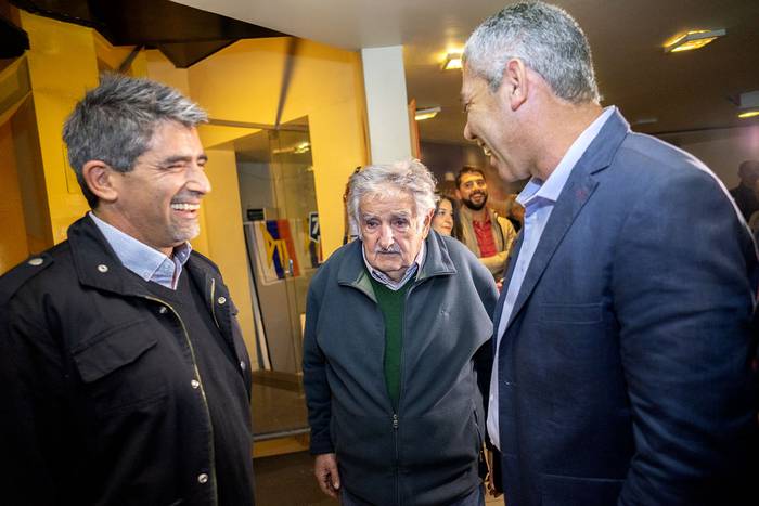 Raúl Sendic, José Mujica y Felipe Carballo, ayer, en el lanzamiento de la Lista 711. · Foto: Mariana Greif