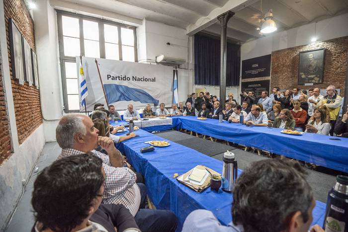 Reunión de Beatriz Argimón con senadores, diputados y ediles, ayer, en la Casa del Partido Nacional. · Foto: Federico Gutiérrez