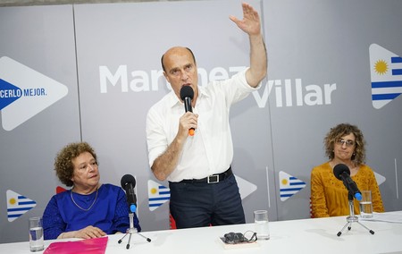 Nora Castro, Daniel Martínez y Rosa Garrido, ayer, en la Huella de Seregni. · Foto: Mariana Greif Nora Castro, Daniel Martínez y Rosa Garrido, ayer, en la Huella de Seregni. · Foto: Mariana Greif