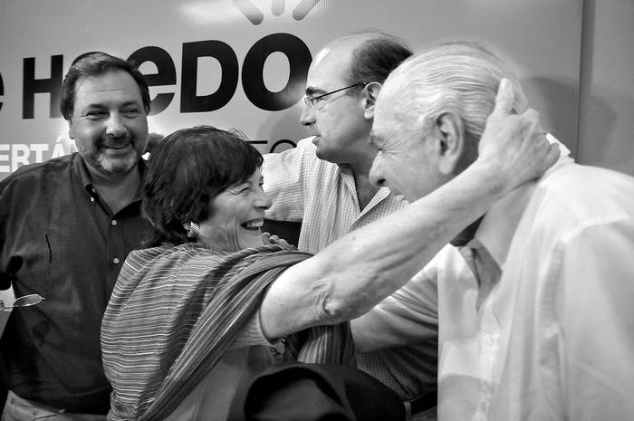 Matilde Rodríguez, Alberto Volonté, Jorge Gandini y Javier de Haedo, ayer, al finalizar el acto del candidato de Alianza Nacional.  · Foto: Javier Calvelo