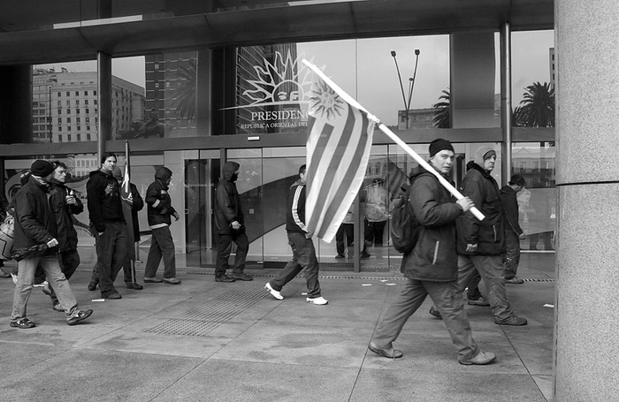 Trabajadores luego de un acto en el marco de un paro general parcial. (archivo, agosto de 2012) · Foto: Sandro Pereyra