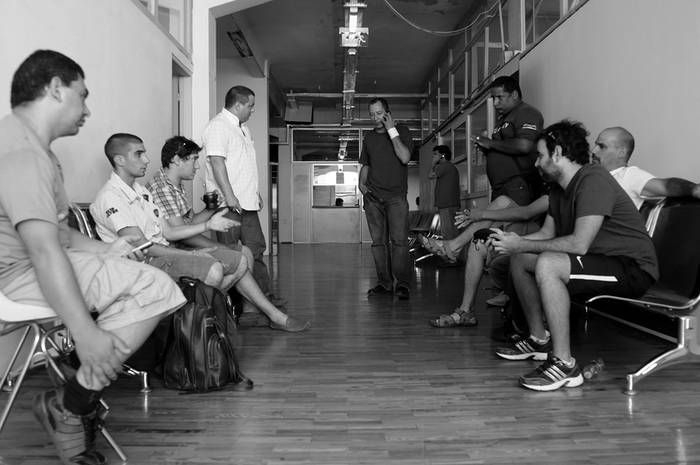 Trabajadores de Equital, ayer, en la Dirección Nacional de Trabajo, durante un cuarto intermedio solicitado por la patronal.
 · Foto: Pablo Nogueira