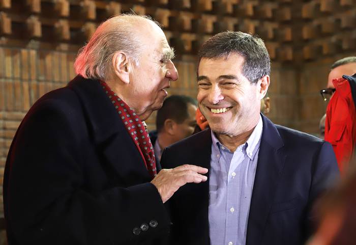 Julio María Sanguintetti, y Ernesto Talvi, el 30 de junio, en la casa del Partido Colorado.  · Foto: Pablo Nogueira