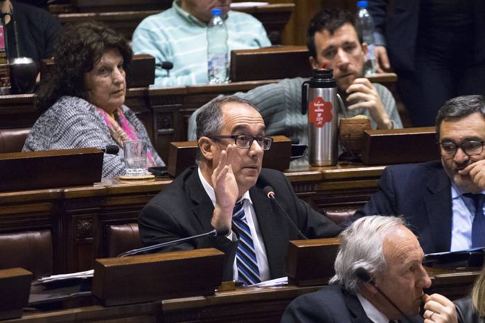José Carlos Mahía, durante la sesión de Diputados que trató la ley de debates. · Foto: Mariana Greif