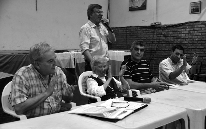 Jorge Campaña, Delia Villalba, Víctor Rebossio y Gustavo López, en la mesa que compartieron ayer. · Foto: Mauricio Kühne 