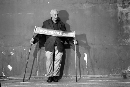 Simpatizante del Frente Amplio en el Club Arbolito, donde votó Tabaré Vázquez. / Foto: Fedro Rincón Simpatizante del Frente Amplio en el Club Arbolito, donde votó Tabaré Vázquez. / Foto: Fedro Rincón