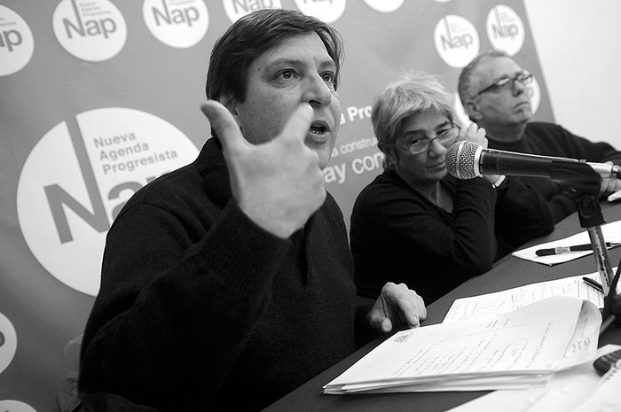 Javier Miranda, Lilián Celiberti y Diego Sempol, ayer, en el hotel Holliday Inn.  · Foto: Nicolás Celaya