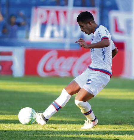 Cristian Oliva durante el partido Nacional-Liverpool, el 31 de marzo en el Parque Central. · Foto: Iván Franco Cristian Oliva durante el partido Nacional-Liverpool, el 31 de marzo en el Parque Central. · Foto: Iván Franco