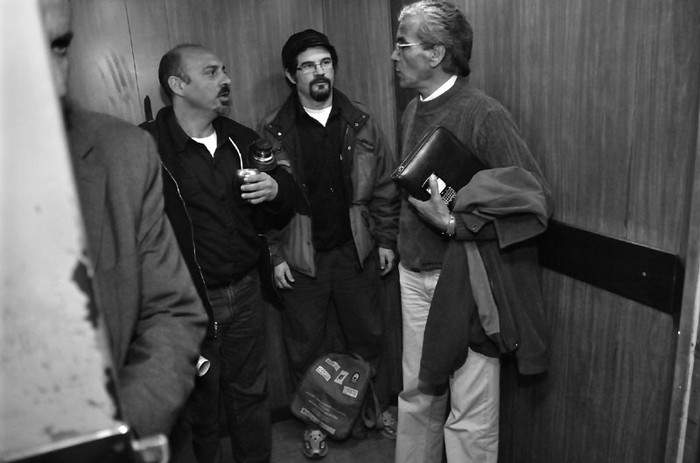 Ingreso de los dirigentes sindicales para la reunión con los representantes patronales y del gobierno, ayer, en la sede del Ministerio de
Trabajo y Seguridad Social (MTSS). · Foto: Javier Calvelo