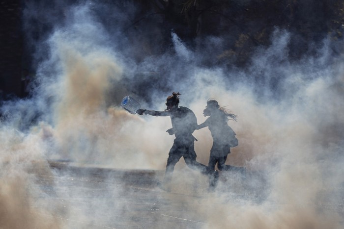 Manifestaciones, ayer, en Santiago de Chile.  · Foto: Claudio Reyes, AFP