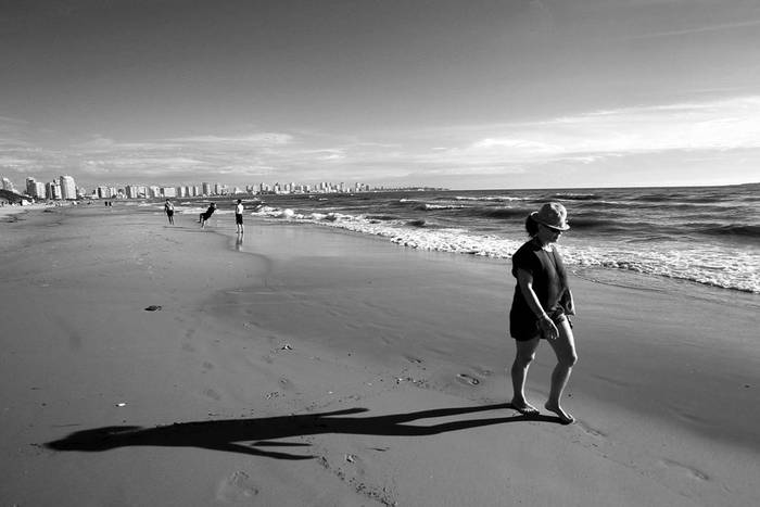 Playa Mansa de Punta del Este, el 31 de diciembre de 2014. Foto: Iván Franco, Efe