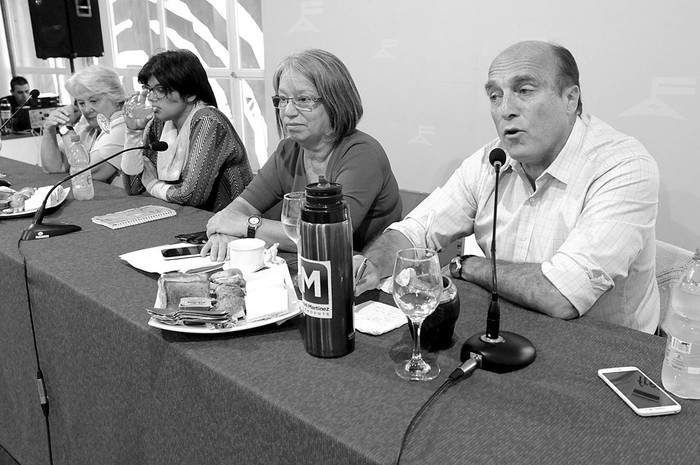 Lucía Topolansky, Virginia Cardozo, Mónica Xavier y Daniel Martínez, en el Conversatorio de la Unidad Temática del Frente Amplio,ayer, en La Huella de Seregni. Foto: Sandro Pereyra