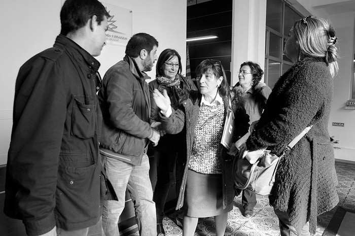 Representantes de trabajadores de la enseñanza, ayer, en el Ministerio de Economía y Finanzas. Foto: Sandro Pereyra