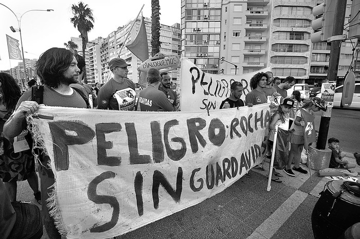 Manifestación de los guardavidas de Rocha, ayer en Pocitos. Foto: Federico Gutiérrez