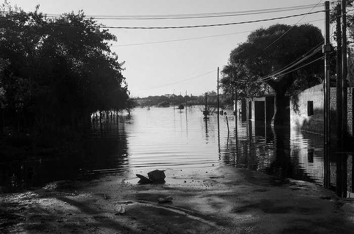 Inundación en el barrio Cerro, de Salto, el 5 de enero. Foto: Cecilia Vidal