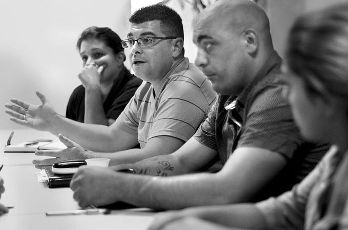Beatriz Machado, Juan Nolasco, Jonatan Perdomo e Isabel Falero, de la Organización de Funcionarios Civiles Penitenciarios, ayer, durante una conferencia de prensa en el local de COFE. Foto:Pablo Vignali