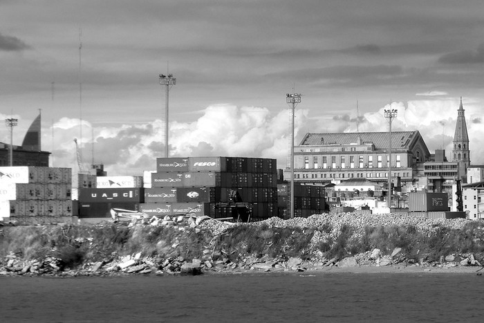 Terminal Cuenca del Plata, en el puerto de Montevideo. Foto: Iván Franco