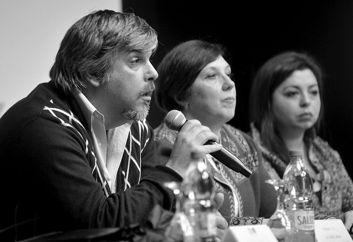 Pablo Cabrera, Susana Muñiz y Natalia Pereira, ayer, en el salón de actos de la Administración de los Servicios de Salud del Estado.
Foto: Federico Gutiérrez