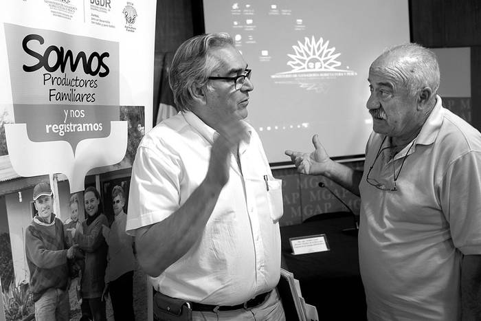 Enzo Benech y Avelino Casas, luego de la conferencia de prensa, ayer, en el Ministerio de Ganadería, Agricultura y Pesca. Foto: Pablo Vignali