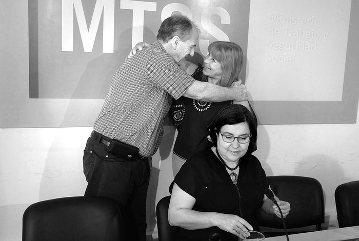 Ernesto Murro, Laura Motta y Celsa Puente, ayer, en el Ministerio de Trabajo y Seguridad Social. Foto: Pablo Vignali