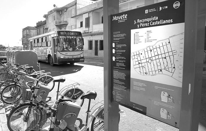 Calle Reconquista, en la Ciudad Vieja. Foto: Iván Franco (archivo, febrero de 2017)