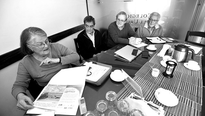 Yubarandt Bespali, Raúl Lombardi, Ricardo Ehrlich y Juan José Di Génova, en el Encuentro Uruguayo de Bioética, el viernes, en la Intendencia de Montevideo. Foto: Federico Gutiérrez