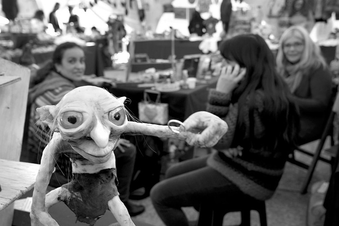 Feria artesanal en la Carpa de la Economía Solidaria, ayer, en la plaza Mártires de Chicago. Foto: Pablo Vignali