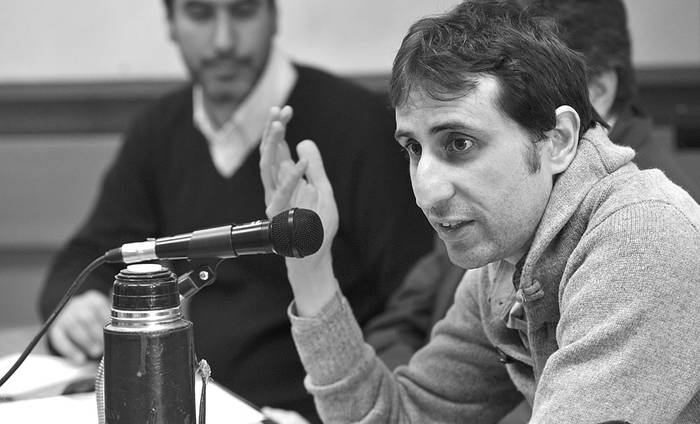 Fernando Isabella, durante la actividad “Visión 2050: Tacuarembó en la región Norte”, ayer, en la Facultad de Ciencias Económicas y de Administración. Foto: Federico Gutiérrez