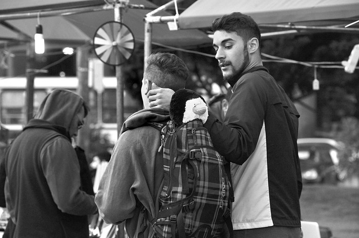 Feria de arte y artesanías previa a la Marcha de la Diversidad, ayer, en la plaza Independencia. Foto: Federico Gutiérrez