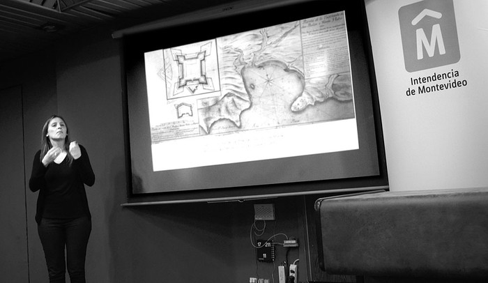 Presentación de hallazgos arqueológicos del primer fuerte  de Montevideo, en la actual plaza Zabala, ayer, en la Intendencia de Montevideo. Foto: Alessandro Maradei