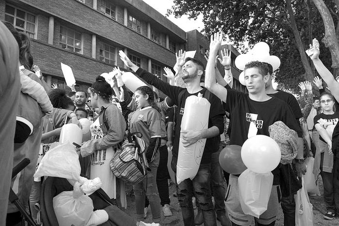 Marcha “Por una familia como Dios manda”, ayer, en General Flores. Foto: Andrés Cuenca