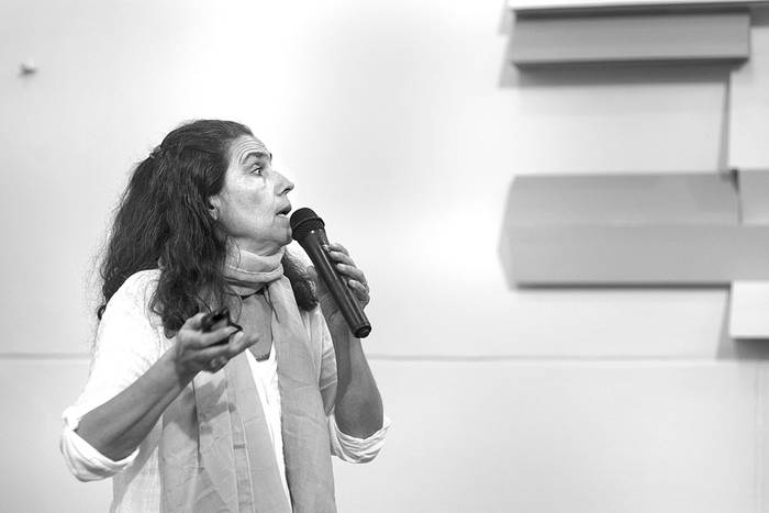Marta Vázquez durante una charla sobre el uso y abuso de medicamentos, ayer, en la Facultad de Quimica. Foto: Andrés Cuenca