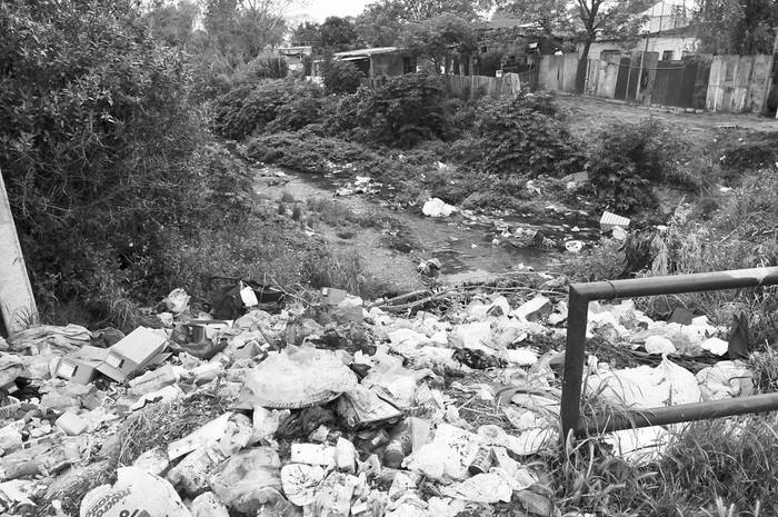 Arroyo Chacarita, a la altura de Camino Maldonado. Foto: Federico Gutiérrez (archivo, noviembre de 2016)