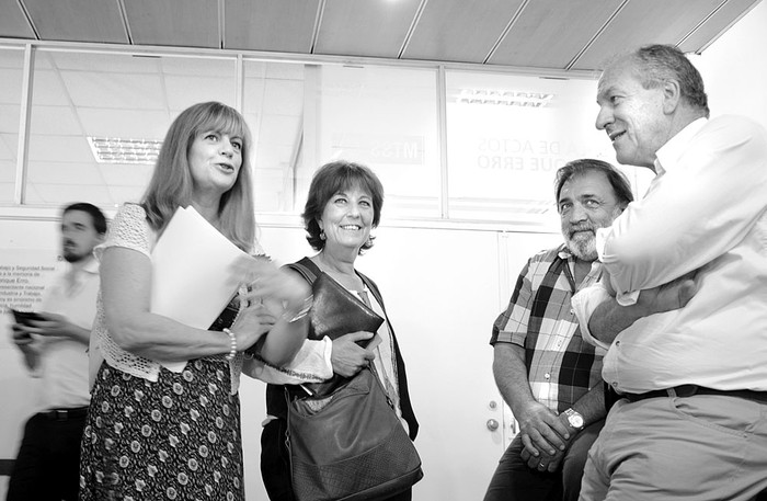 Gabriela Fulco, Marisa Lindner, Jorge Mesa y Ernesto Murro, ayer, en el Ministerio de Trabajo y Seguridad Social. Foto: Alessandro Maradei