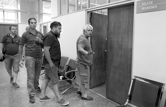 Delegación de la Federación de Trabajadores de la Industria Láctea, ayer, en el Ministerio de Trabajo y Seguridad Social. Foto: Andrés Cuenca