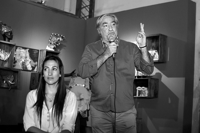Dayana González y Alejandro Rubbo durante la presentación de la muestra Con espíritu femenino: el carnaval y sus artes. Foto: Juan Manuel Ramos