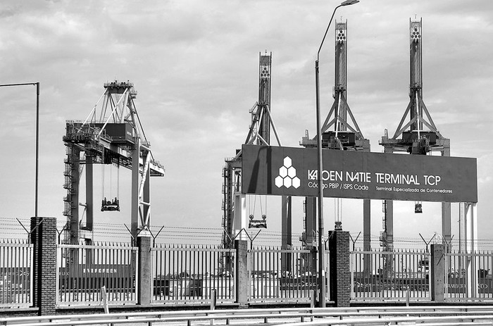 Terminal Cuenca del Plata, puerto de Montevideo. Foto: Iván Franco