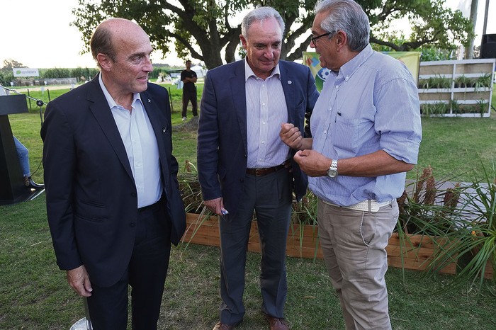 Daniel Martínez, Pablo Zerbino y Enzo Benech, ayer, en la Expo Melilla. · Foto: Pablo Vignali