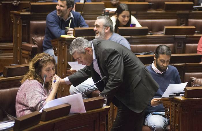 Los diputados del Frente Amplio Cecilia Bottino y Felipe Carballo, ayer, en la Cámara de diputados. · Foto: Andrés Cuenca