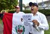 Peruanos se manifiestan fuera de la residencia del embajador de Uruguay en Perú.
Peruanos se manifiestan fuera de la residencia del embajador de Uruguay en Perú.