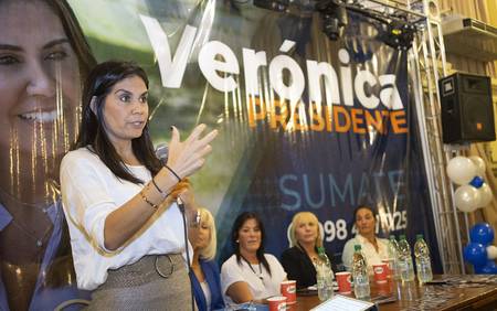 Verónica Alonso en el encuentro de mujeres de Esperanza Nacional, ayer, Club Español. · Foto: Mariana Greif Verónica Alonso en el encuentro de mujeres de Esperanza Nacional, ayer, Club Español. · Foto: Mariana Greif