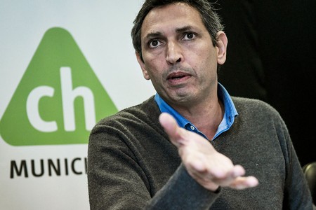 Andrés Abt, durante la conferencia de prensa, ayer, en la sede del Municipio CH.
· Foto: Javier Calvelo, adhocFOTOS Andrés Abt, durante la conferencia de prensa, ayer, en la sede del Municipio CH.
· Foto: Javier Calvelo, adhocFOTOS