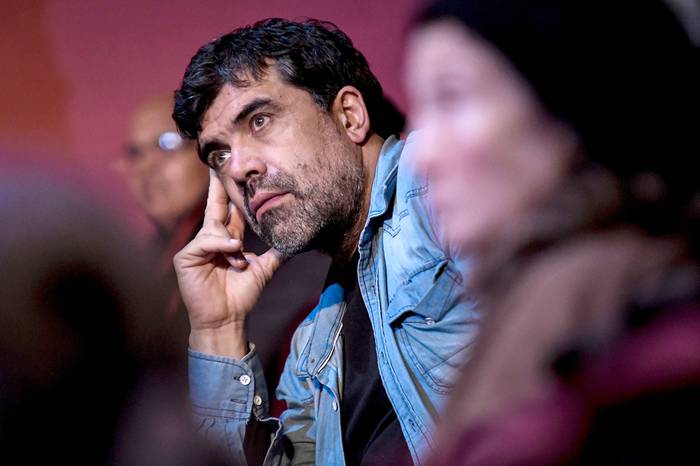 Óscar Andrade durante un acto, en junio, en el Teatro Stella. · Foto: Javier Calvelo, adhocFOTOS